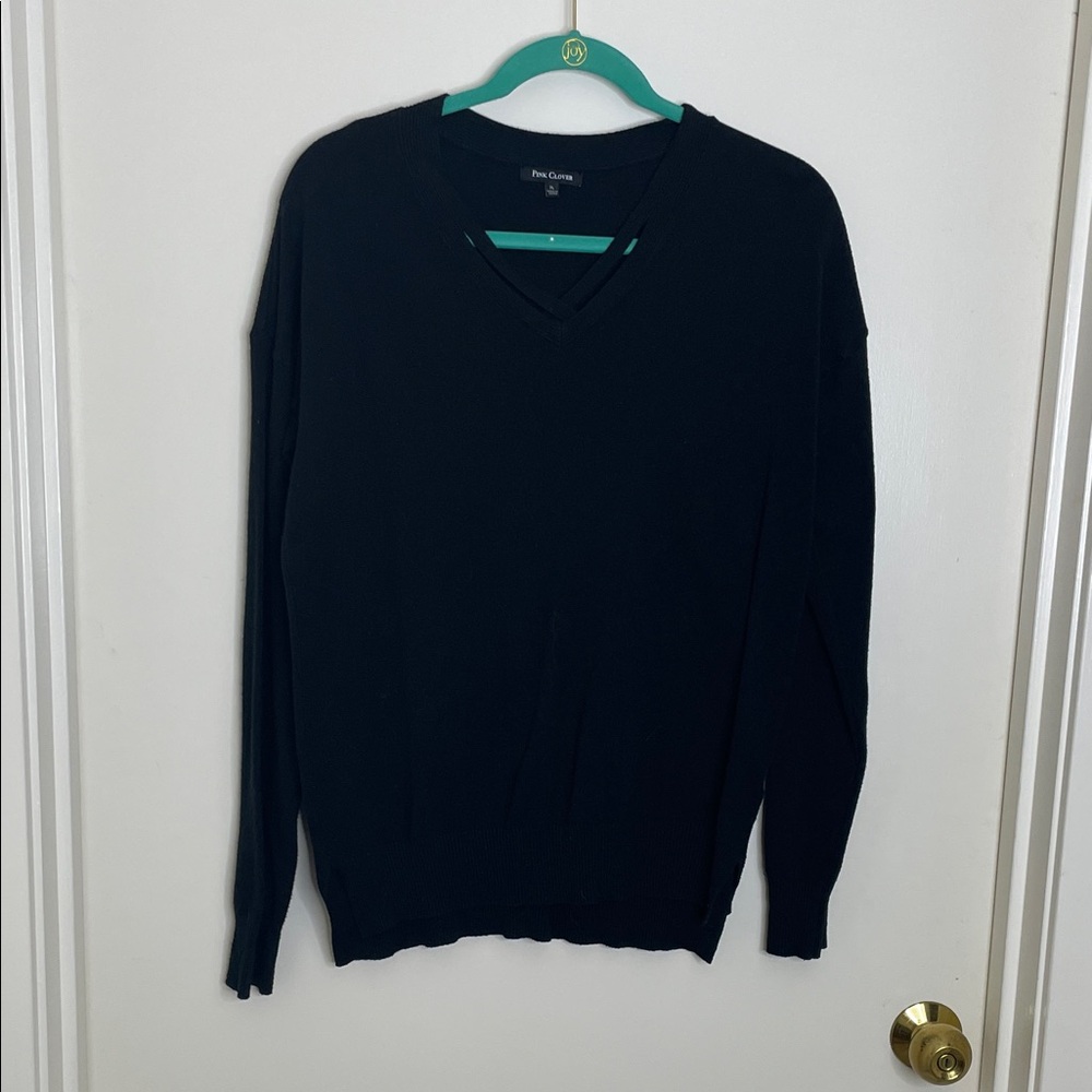 Pink Clover Women's Black V-Neck Sweater